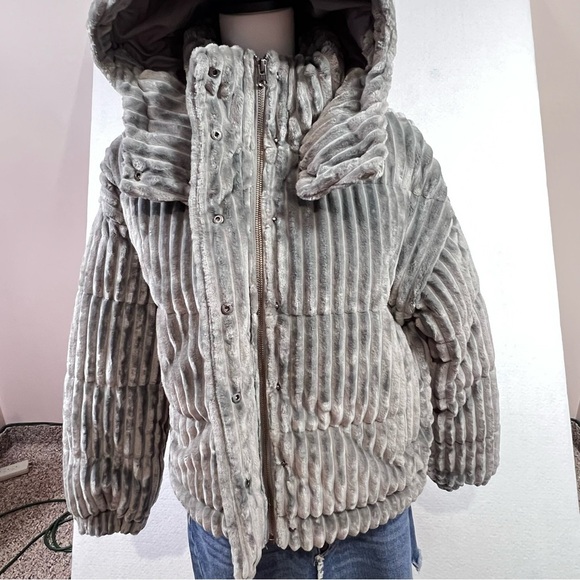 American Eagle Women’s Small Gray Soft Ribbed Textured Puffer Coat Jacket New - Picture 8 of 16